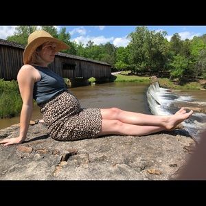 Stowaway Collection Leopard maternity skirt small